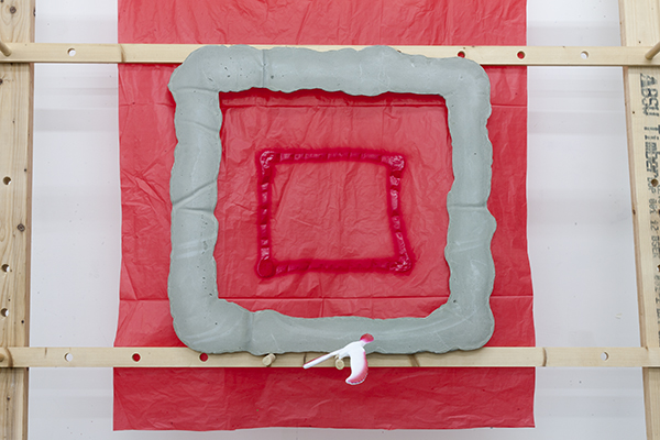 Glassrack Red Square Detail